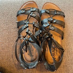 Women’s shoes. Size 9. Austin trading Company.
